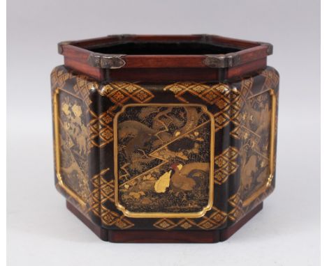 A LOVELY JAPANESE MEIJI PERIOD CARVED HARDWOOD AND LACQUER JARDINIERE / PLANTER, the carved hardwood hexagonal formed jardini