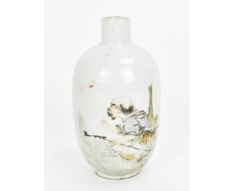 A small Chinese bottle vase, possibly by Yu Chun, late Qing dynasty/early Republic period, circa 1900s, the white ground with