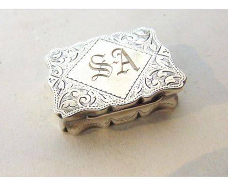 A late Victorian silver snuff box, Hilliard & Thomason, Birmingham, 1900, the shaped rectangular body flat-chased with scroll