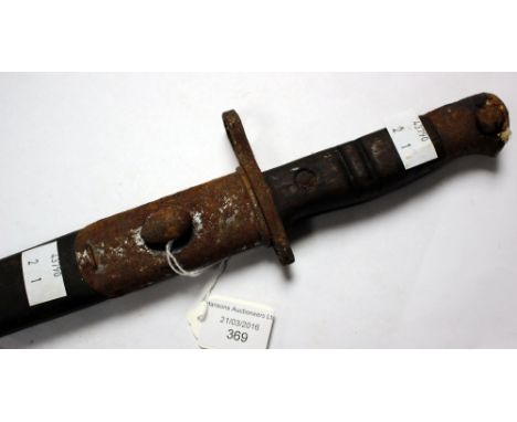  British WW1 Enfield P13 Bayonet and scabbard. Blade is plated and marked "1913" with "4/16 Remington". Blade has some rust a