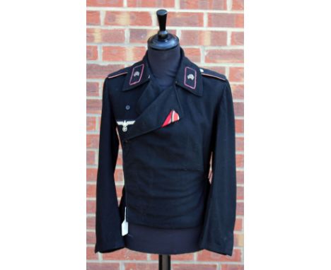 Third Reich Heer enlisted man's Panzer jacket. 2nd pattern with unpiped collar. Originally sewn breast eagle. Deathsheads col