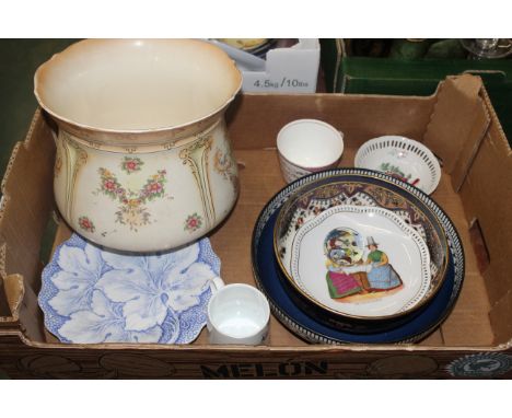 Box of Crown Ducal planter, Maling bowl, crockery, etc
