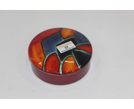 Poole Pottery Mosaic pattern powder box, width 13 cm 