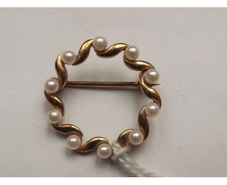 9 carat gold and pearl brooch 