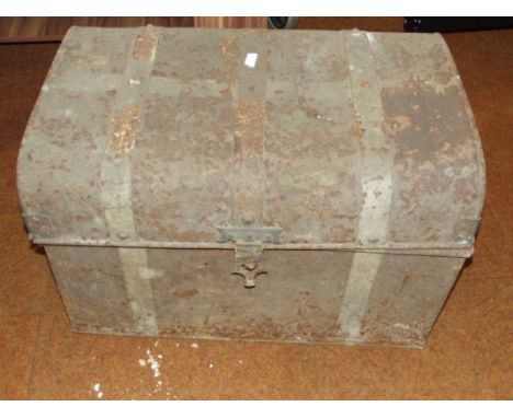 Tin  trunk 