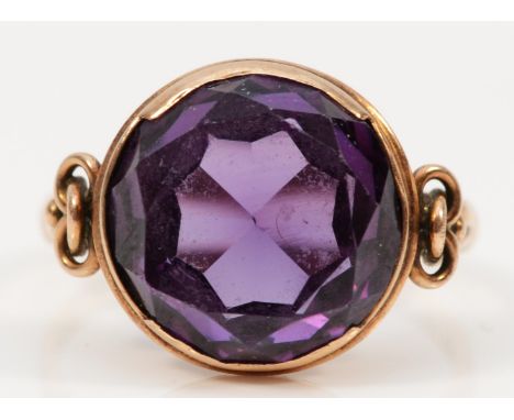 A 14K gold and synthetic sapphire colour change dress ring, diameter 8mm, M 1/2, 4.3gm 