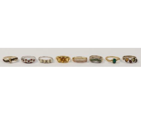 A silver and four stone opal ring, Q, and seven other silver/silver gilt gemset rings, 23gm 
