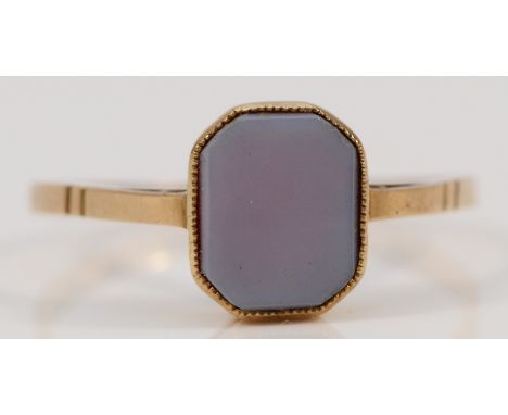A 9ct gold vintage sardonyx cabochon dress ring, R, 1.4g 