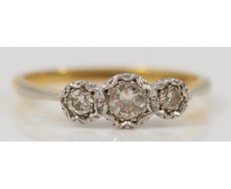 An 18ct gold and platinum vintage diamond trilogy dress ring, P, 2.5g 