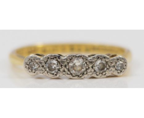 An 18ct gold and platinum vintage five stone ring, M, 2.4g 