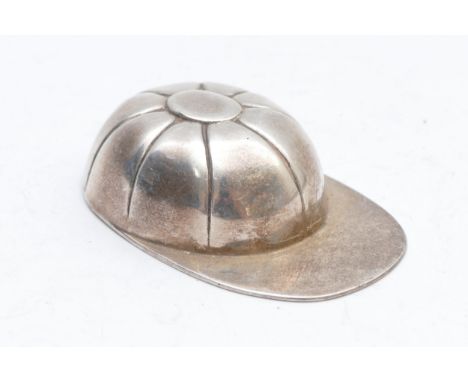 A silver Jockeys Cap caddy spoon, Sheffield 1994, 20gm 