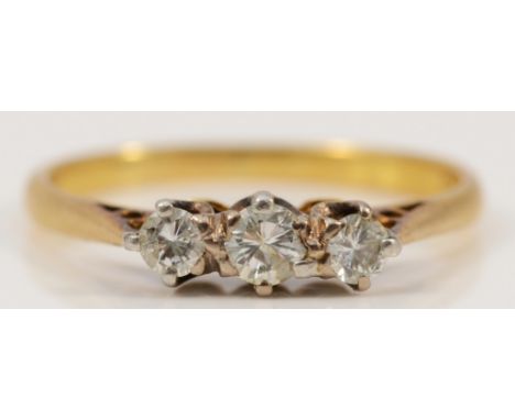 An 18ct gold and three brilliant cut diamond ring, approximately 0.35cts total, colour H/I, clarity VS2, N, 2.2gm 