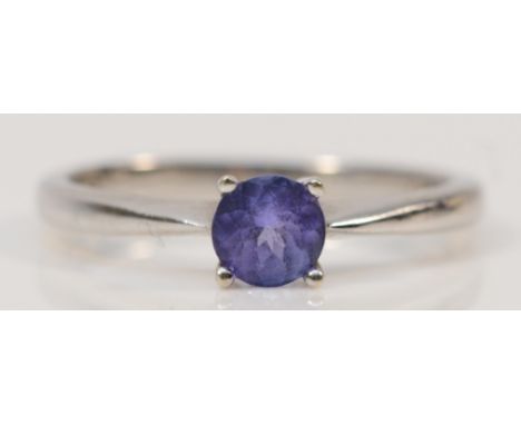 A 9ct white gold tanzanite solitaire dress ring, N, 2g 