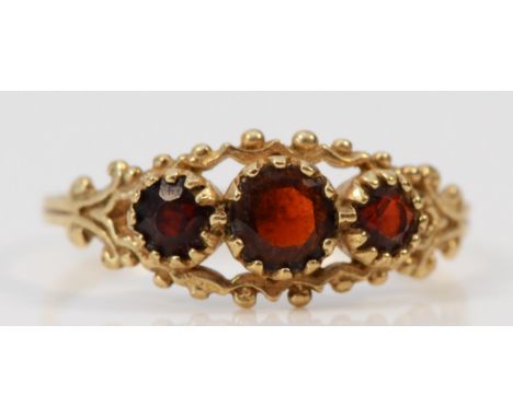 A 9ct gold vintage garnet three stone ring, R 1/2, 1.6g 