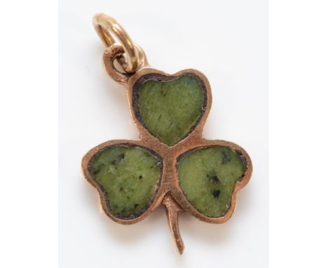 A 9ct gold vintage Connemara marble shamrock charm, 13mm length, 1.1g 