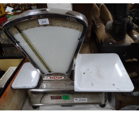 A Testut grocer's scale, weighing to 1kg.
