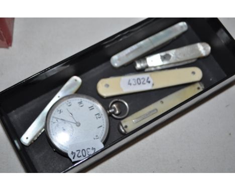 Mother of Pearl and silver bladed fruit knife, 4 other fruit knives