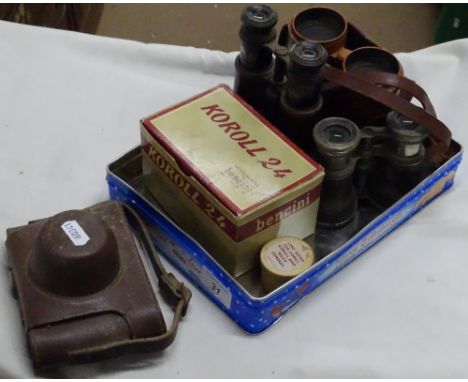 Binoculars, a Bencini camera, etc.