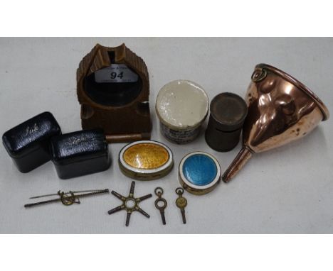 Pillboxes, inkwell, pocket watch stand, etc.