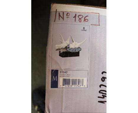 Boxed and Sealed Lladro 'Nesting Doves' Model 11747 with certificate 