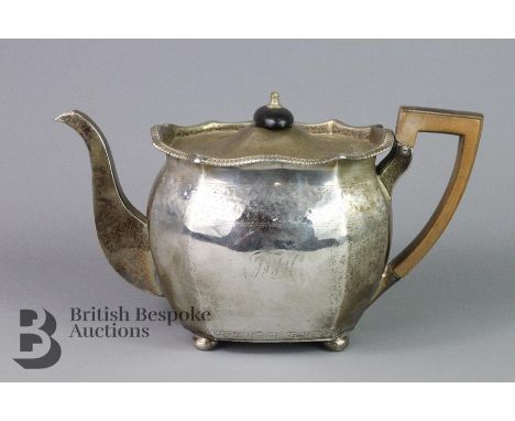 Georgian silver teapot, London hallmark, dated 1805, mm Robert and Samuel Hennell, fruit wood handle and ebony finial, approx