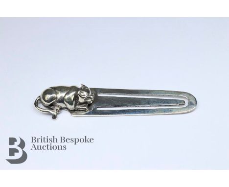 A silver bookmark with cat finial, approx 45 mm.&nbsp;