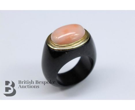 14ct gold onyx and coral ring, size L, the cabochon coral approx 14 x 5mm.