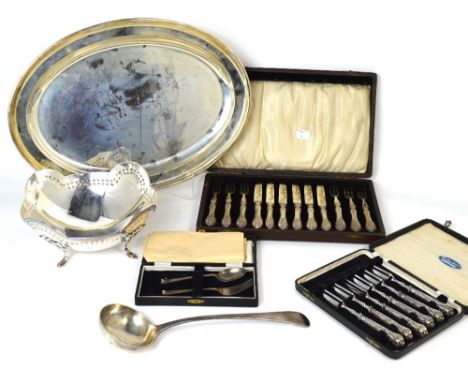 A boxed Elizabeth II hallmarked silver child's spoon and fork set, Sheffield 1961, a boxed set of six Elizabeth II hallmarked