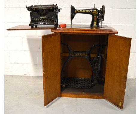 A Singer sewing matching in an oak cabinet, N746928, 76 x 68cm and a vintage 'Underwood' typewriter with cover and spare ribb