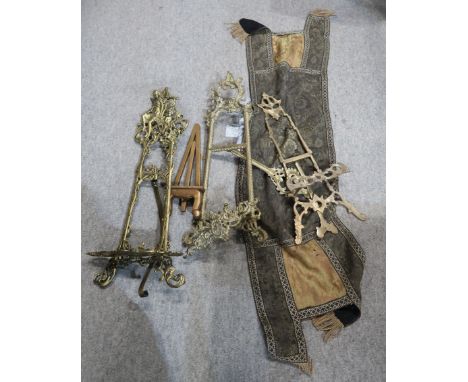 a selection of gilt metal easels with scrolling foliage motifs, a wooden example, and a table runner Condition Report: Not av