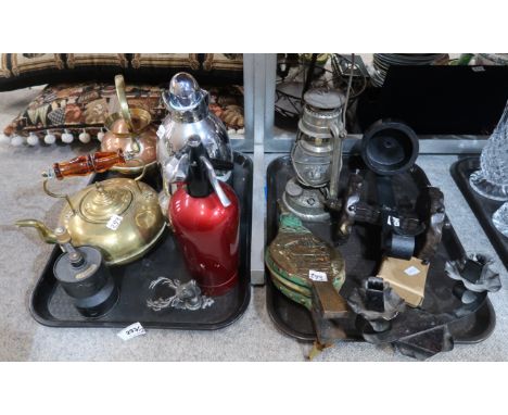 A copper kettle with brass handle and another brass kettle with Bakelite handle, a Feuerhand paraffin lamp brass-plated fire 