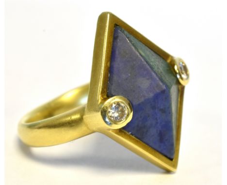 18CT GOLD DESIGNER DIAMOND RING  Satin finished navette shaped mount, containing pyramid shaped tablets of lapis lazuli and m