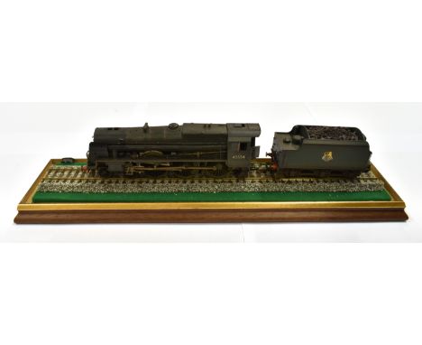 [OO GAUGE]. A HORNBY NO.R3633, B.R. REBUILT PATRIOT CLASS 7P 4-6-0 TENDER LOCOMOTIVE 'E. TOOTAL BROADHURST', 45534  lined gre