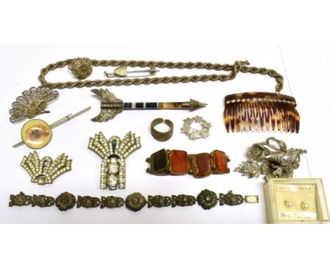 A VICTORIAN SCOTTISH SILVER AND AGATE 'ARROW' BROOCH AND A COLLECTION OF JEWELLERY The arrow brooch with foliate engraved fli