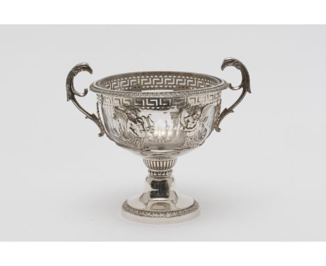 FRERES GELY. Sucrier en argent 950°/°°Orné de bordures à palmettes ciselées, le corps composé d'une frise à l'antique représe