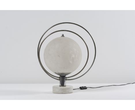 Lampe de chevet en marbre, fer chromé et verre givré, circa 1940Nachtlampje van marmer, verchroomd ijzer en mat glas, circa 1