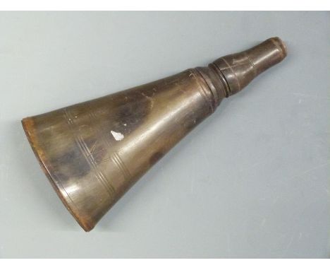 A horn powder flask with horn body and cap and wooden base, 17.5cm long. 