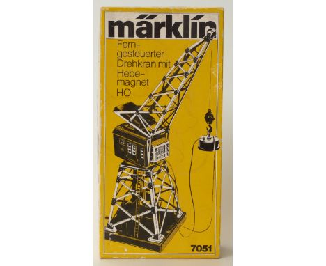 Marklin HO/00 gauge Remote Controlled Slewing Crane with Lifting Magnet 7051, in original box