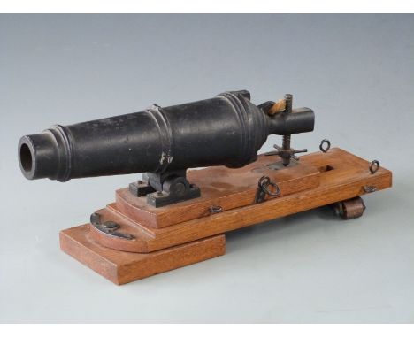 Signalling or display model of a sea service carronade or cannon, possibly for training use 