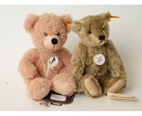 Two Steiff Teddy bears Classic 1920 with blonde mohair and jointed limbs 27cm tall and Original Fynn with soft body, 28cm tal