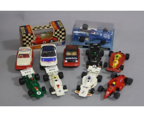 A QUANTITY OF BOXED AND UNBOXED SCALEXTRIC CARS, to include boxed Austin Healey, no. C93, missing bumpers but otherwise appea