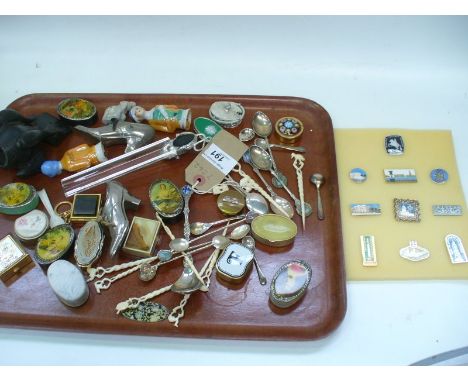 Assorted collectors spoons, some silver, enameled patch boxes and other miniature items to a tray.