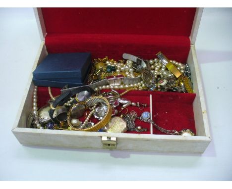 A collection of costume jewellery, to include; a Gents Tissot stainless steel bracelet strap watch, various watches, a collec