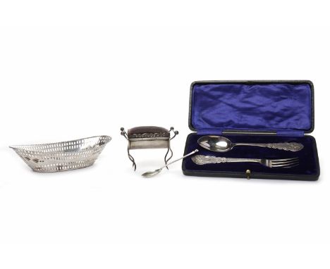 ASSORTED EDWARDIAN AND OTHER SILVER ITEMS including pin cushion by Henry Williamson Ltd, Birmingham 1909; together with a cas