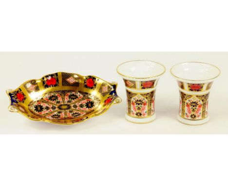 A PAIR OF ROYAL CROWN DERBY IMARI PATTERN SPILL VASES AND A DISH