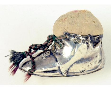 AN EDWARD VII SILVER BOOT NOVELTY PIN CUSHION, BIRMINGHAM 1907
