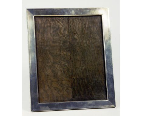 A GEORGE V SILVER PHOTOGRAPH FRAME, THE MOUNT ENGINE TURNED, BIRMINGHAM 1928