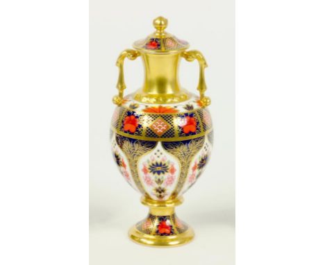 A ROYAL CROWN DERBY IMARI VASE AND COVER