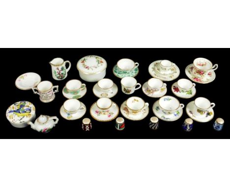 A COLLECTION OF ROYAL CROWN DERBY, ROYAL WORCESTER, WEDGWOOD, SPODE, ROYAL ALBERT AND OTHER MINIATURE CUPS AND SAUCERS, BOXES