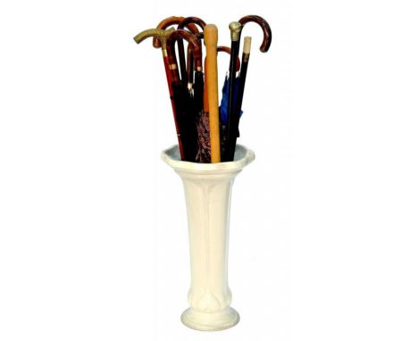 A QUANTITY OF VICTORIAN AND LATER WALKING CANES AND UMBRELLAS IN A GLAZED EARTHENWARE STICK STAND